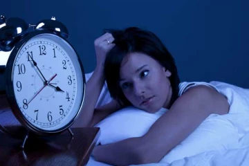 இரவு உறக்கத்தில் இடையில் கண் விழித்தால் ஆபத்து ஏற்படுமா?