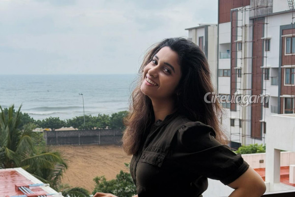 பல கோடி மதிப்புள்ள பிரியா பவானி ஷங்கரின் பீச் ஹவுஸ்! எப்படி இருக்கு பாருங்க | Priya Bhavani Shankar Beach House Photos