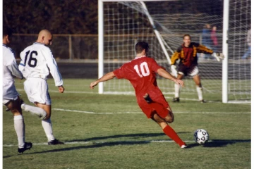 පාපන්දු පිටියේ ප්‍රභලයෙක්ගෙන් සුපිරි වාර්ථාවක්..