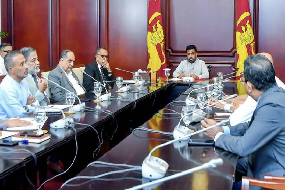 அனோஜனை காப்பாற்றும் முயற்சிகளை விரைவுபடுத்துக : ஜனாதிபதி அதிகாரிகளுக்குப் பணிப்பு | Anura Directs Officials Expedite Save Anojan அனோஜனை காப்பாற்றும் முயற்சிகளை விரைவுபடுத்துக : ஜனாதிபதி அதிகாரிகளுக்குப் பணிப்பு | Anura Directs Officials Expedite Save Anojan
