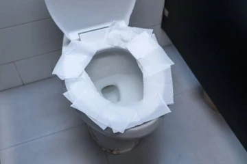 கழிவறை இருக்கையில் பேப்பர் வைத்து பயன்படுத்தக் கூடாது! ஏன் தெரியுமா?