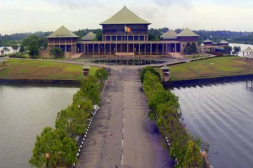 தனது தொழிலை மறைக்கிறார்களா நாடாளுமன்ற உறுப்பினர்கள்?