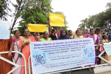 சர்வதேச மனித உரிமைகள் தினத்தை முன்னிட்டு மட்டக்களப்பில் இடம்பெற்ற ஆர்ப்பாட்டம்(Photos)