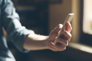 இலங்கையில் கைபேசி வாங்க  நினைத்தோருக்கு அதிர்ச்சியளித்த தகவல்!