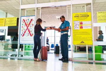 சுவிஸிலிருந்து நாடு கடத்தப்பட்ட இலங்கையர்கள் : தடுப்புக்காவலில் இருந்தவர்களுக்கு பிணை