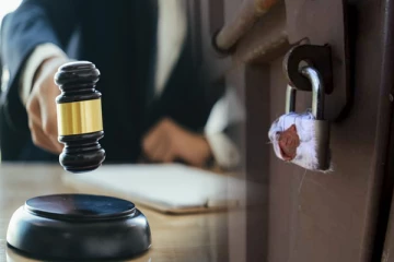 யாழில் சுகாதார சீர்கேட்டுடன் இயங்கி வந்த உணவு கையாளும் நிலையத்திற்கு சீல் வைப்பு