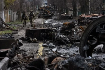 உக்ரைன் யுத்த கைதியை ஈவிரக்கமின்றி சுட்டுக்கொன்ற ரஷ்ய படை! வெளியான காணொளியினால் பெரும் சர்ச்சை