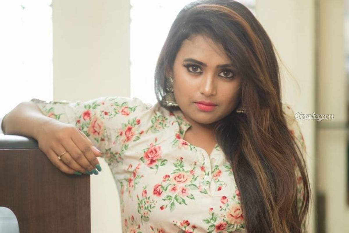 பெண்கள் அணியும் உடைகளை குறை சொல்வதை விட... சீரியல் நடிகை பரீனா ஆசாத் பேட்டி | Serial Actress Farina Azad About Women Safety