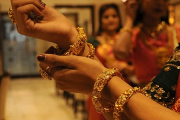 வரலாறு காணாத உயர்வு; 2 நாளில் இவ்வளவா - நகைப்பிரியர்கள் ஷாக்!