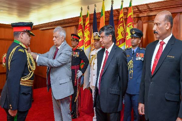 இலங்கை ஆயுதப் படைகளின் மதிப்புமிக்க பதக்கத்தை பெற்றுக்கொண்ட சவேந்திர சில்வா | Visishta Seva Vibhushanaya Award Srilanka