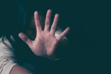 ශිෂ්‍යාවන් 6 දෙනෙකුට ලිංගික අතවර සිදුකළ පාපතර ගුරුවරයා - මෙරටින් ඇසෙන හදකම්පා කරන පුවත