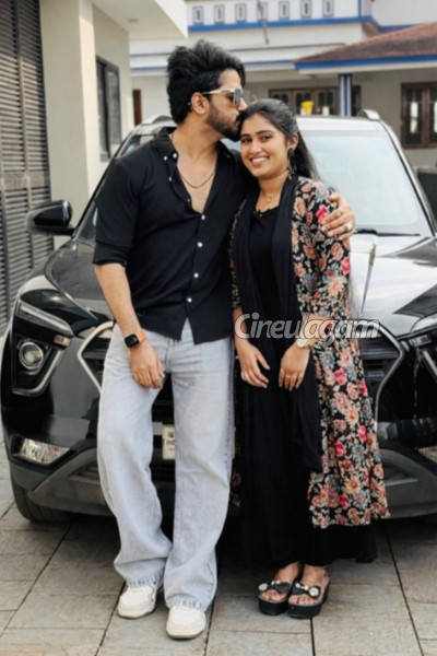 சன் டிவியில் கணவன், ஜீ தமிழில் மனைவி என நடிக்கும் ரியல் சீரியல் ஜோடிகள்... யாரெல்லாம் பாருங்க | Fans Favourite Real Serial Jodis Coincidence சன் டிவியில் கணவன், ஜீ தமிழில் மனைவி என நடிக்கும் ரியல் சீரியல் ஜோடிகள்... யாரெல்லாம் பாருங்க | Fans Favourite Real Serial Jodis Coincidence