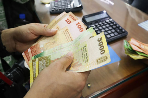 அரசாங்க ஊழியர்களின் சம்பள உயர்வு தொடர்பில் அரசாங்கத்தின் நிலைப்பாடு | Government Staffs Salary Increment