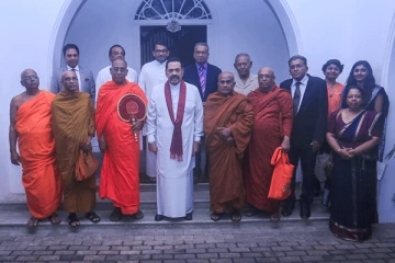 மகிந்த ராஜபக்சவை சந்தித்த உலகத் தமிழர் பேரவை (Photos)