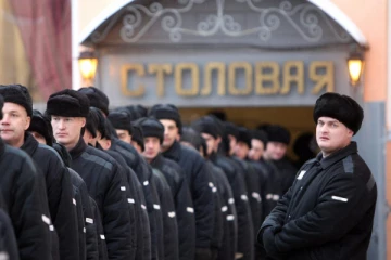 உக்ரைனில் போரிட கைதிகளை ஊதியத்திற்கு களமிறக்கும் ரஷ்யா