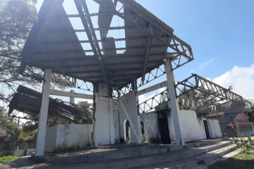 பல உயிர்களை காவு வாங்க காத்திருக்கும் காரைதீவு விபுலானந்த மைதான அரங்கு!