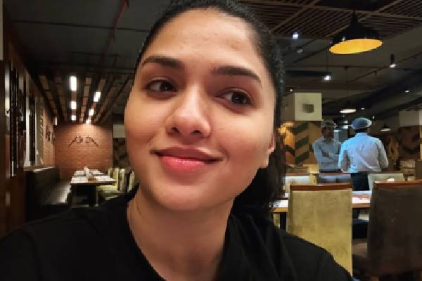 இதுதான் நடிகை சுனைனாவின் உண்மை முகம்!! புகைப்படங்கள் இதோ... | Actress Sunaina No Makeup Photo Post Viral இதுதான் நடிகை சுனைனாவின் உண்மை முகம்!! புகைப்படங்கள் இதோ... | Actress Sunaina No Makeup Photo Post Viral