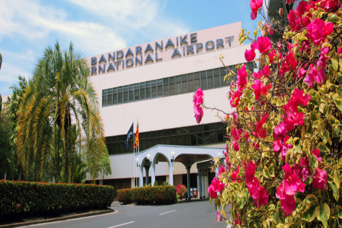 இலங்கையரின் பயணப் பொதியால் அதிர்ந்த விமான நிலையம் ; அதிகாரிகளை மிரளவிட்ட சம்பவம் | Incident Scares Officers At Airport இலங்கையரின் பயணப் பொதியால் அதிர்ந்த விமான நிலையம் ; அதிகாரிகளை மிரளவிட்ட சம்பவம் | Incident Scares Officers At Airport