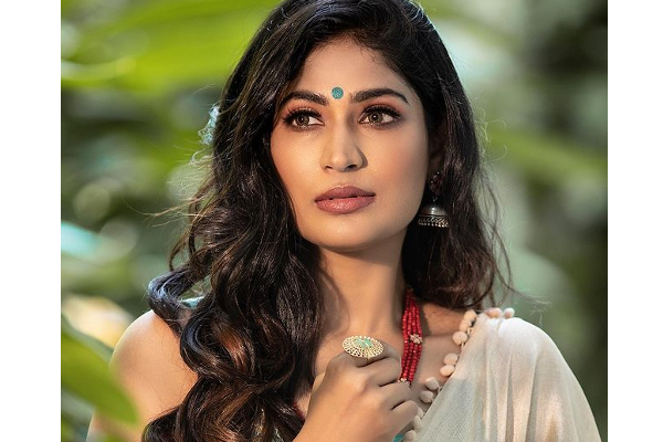 பெண் ரசிகையை தாறு மாறாக கிழித்து தொங்க விட்ட விஜயலட்சுமி...! | Actress Vijayalakshmi Viral Post