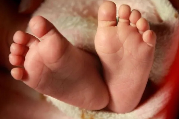 தமிழர் பகுதியில் கைவிடப்பட்ட நிலையில் பெண் குழந்தை உயிருடன் மீட்பு | An Orphaned Child Was Found Onthe Riverbank Ampara