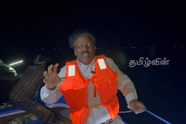 சட்டவிரோத கடற்றொழிலை கட்டுப்படுத்தும் பொறுப்பை எம்மிடம் ஒப்படையுங்கள்: ரவிகரன் எம்.பி சவால் | Ravikaran Mp On Illegal Fishing