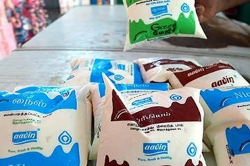 தயிர் பாக்கெட்டில் இந்தி மொழி : கொந்தளிக்கும் விமர்சகர்கள்