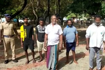 இலங்கை கடற்றொழிலாளர்கள் 5 பேர் இந்திய கடற்படையினரால் கைது: நீதிமன்றம் பிறப்பித்த உத்தரவு(VIDEO)