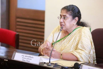 තලතා අතුකෝරල හදිසියේම පාර්ලිමේන්තු මන්ත්‍රී ධුරය අතහරීයි.