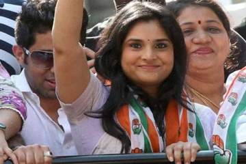 காங்கிரஸில் நடிகை ரம்யா போட்டி? பாஜகவை மிரட்டும் பரபர பின்னணி!
