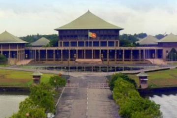 සහය කාහටද..? ස්වාධීන වූ පක්ෂ 9යේ නියෝජිතයින් වෙන වෙනම ජනපති අපේක්ෂකයන් හමුවීමට සැරසේ..! TNA තීරණය 19 වනදා..