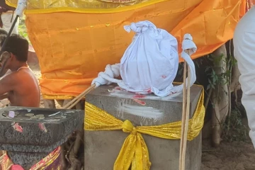 வற்றாப்பளை கண்ணகி அம்மன் ஆலய பொங்கல் ; விளக்கு ஏற்ற உப்புநீர் எடுக்கும் நிகழ்வு