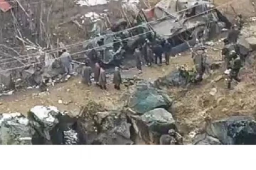 200 அடி பள்ளத்தில் கவிழ்ந்த வாகனம்..கொத்தாக மடிந்த ராணுவ வீரர்கள் - நடந்தது என்ன?