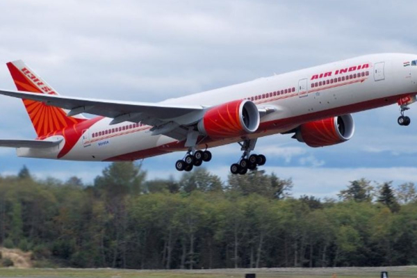 பறந்து கொண்டிருந்த ஏர் இந்தியா விமானத்தில் திடீர் கோளாறு! | Air India Flight Ai191 From Mumbai To Newark Made