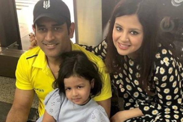 ‘வீட்டில் நீங்க எப்படி..?’ - ரசிகர் கேட்ட கேள்விக்கு செம்ம கூலாக பதிலளித்த தோனி - வைரலாகும் வீடியோ - தமிழ்நாடு