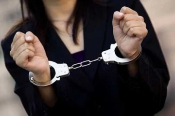 இரு பெண்கள் அதிரடியாக கைது