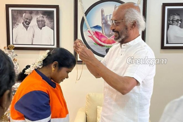 தங்க செயின் பரிசாக கொடுத்த ரஜினிகாந்த்.. யாருக்கு பாருங்க | Rajinikanth Gifts Gold Chain Sanitary Worker Padma