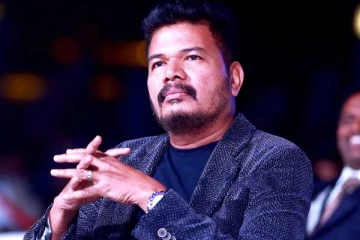 மகளுடன் சேர்ந்து சூப்பர் ஸ்டாருக்கு ரூட்டை போட்ட பிரம்மாண்ட இயக்குனர்! 15 வருட பயணமாச்சே..