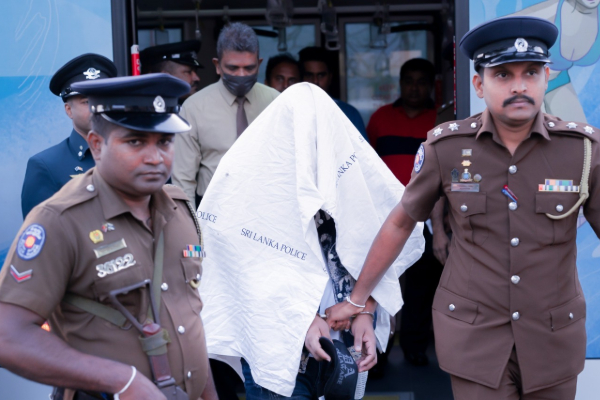 இலங்கைக்கு அழைத்து வரப்பட்ட டுபாயில் கைதான பாதாள உலக கும்பலைச் சேர்ந்த மூவர் | Sooty Malli An Underworld Gang Arrested In Dubai