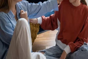 தோழியுடன் தகாத உறவில் இருந்த தாய் ; பச்சிளம் குழந்தைக்கு அரங்கேற்றிய கொடூரம்