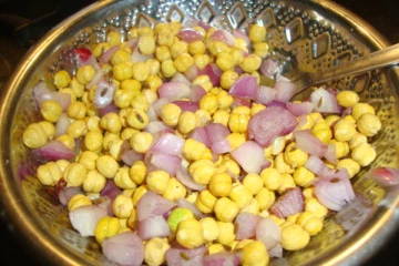 அடுப்பே தேவையில்லை.... சூப்பரான மொறு மொறு உருட்டு பொரிகடலை செய்வது எப்படி?