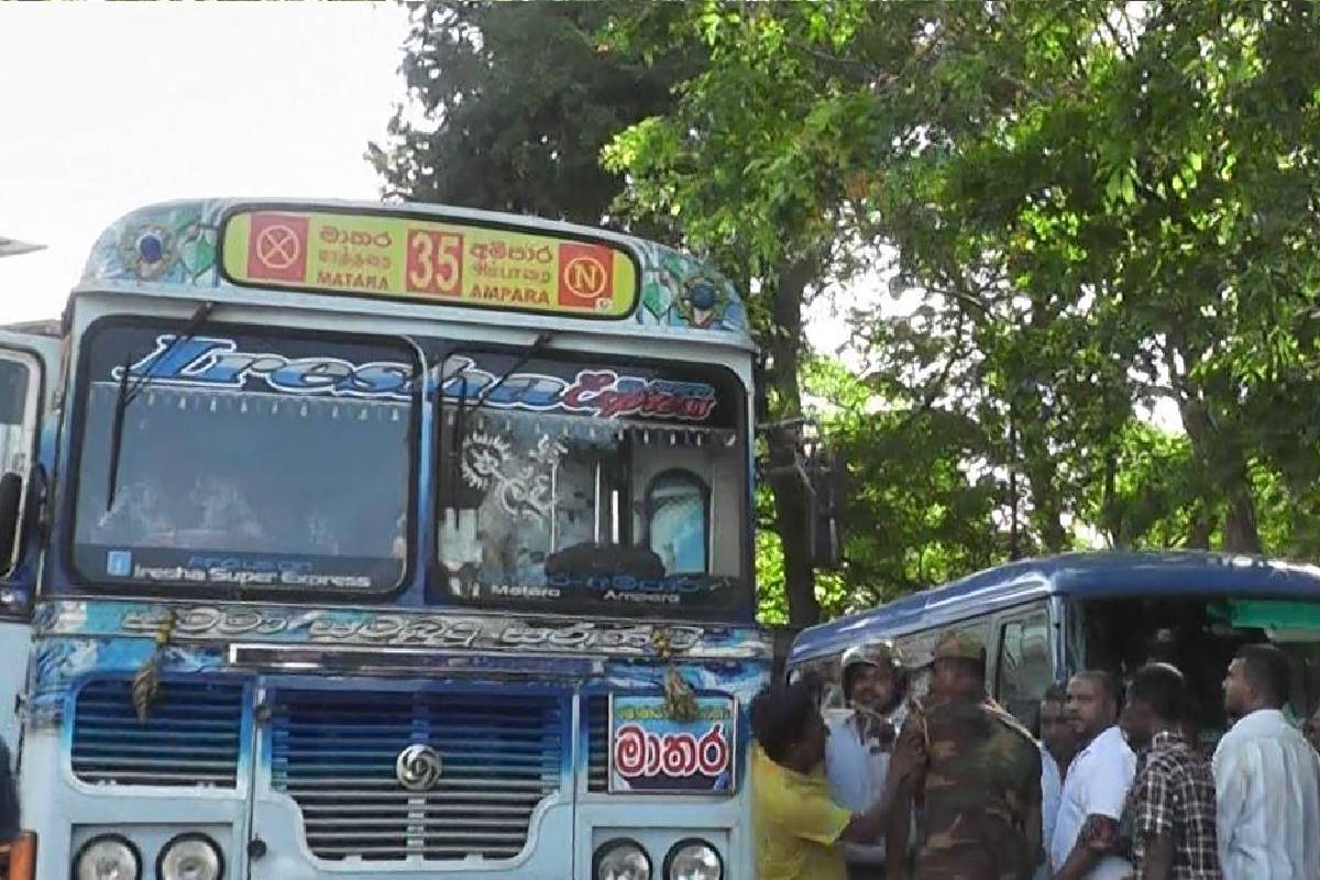 அம்பாறை பிரதான பேருந்து தரிப்பிடத்தில் குழப்பநிலை! மாத்தறை சென்ற பேருந்துக்கு எதிராக போராட்டம் | Ampara Private Bus Strick Issue
