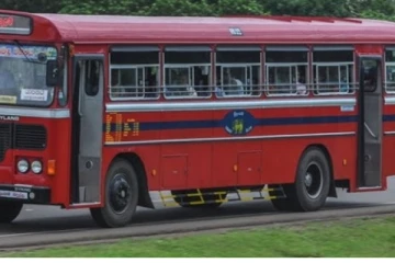 யாழிலிருந்து சென்ற பேருந்து மீது கல்வீச்சு; சாரதி படுகாயம்