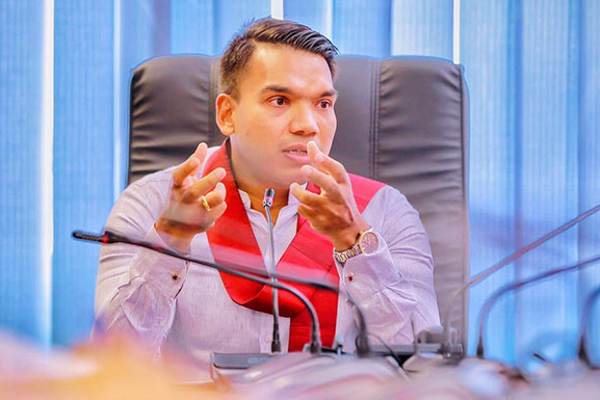 ஆட்சிக்காலத்தை நீடிக்கும் எண்ணம் ஆளும்கட்சிக்கு இல்லை! நாமல் - ஐபிசி தமிழ்