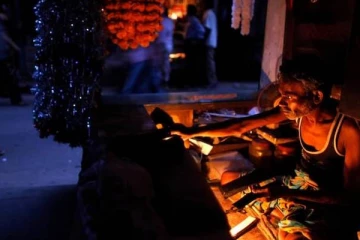 வெளிநாடொன்றில் 80 சதவீதத்திற்கும் அதிகமான இடங்களில் திடீர் மின்தடை!