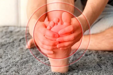 ரத்த சர்க்கரை திடீர்னு அதிகமானா கால்களில் என்னென்ன மாதிரியான அறிகுறிகளை வெளிக்காட்டும் தெரியுமா? எச்சரிக்கை