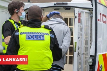 'என்ன தைரியம் உங்களுக்கு.!' பொலிஸ் வாகனத்தில் சேற்றை வாரி அடித்த சிறுவர்களுக்கு பாடம் புகட்டிய அதிகாரிகள்