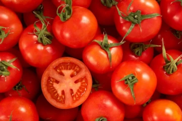 குண்டு குண்டு தக்காளியில் இவ்வளவு நன்மைகளா? இதுநாள் வரை தெரியாமே போச்சே..