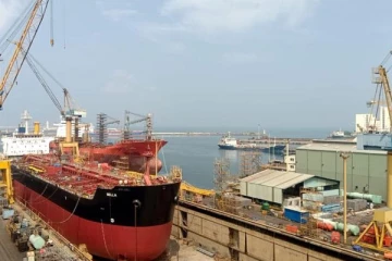 கொழும்பு துறைமுகத்திற்கு வந்த கப்பலில் எரிபொருள் கசிவு