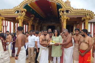 வரலாற்று பிரசித்தி பெற்ற நல்லூர் கந்தன் ஆலயத்தில் பிரதமர் ஹரிணி அமரசூரிய வழிபாடு