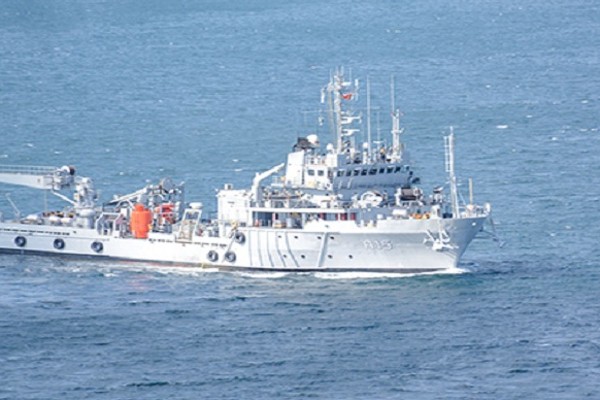 ஆபத்திலிருந்த இலங்கை கடற்றொழிலாளர்களை மீட்ட இந்திய கடற்படையினர் | Indian Navy Rescued Sri Lankan Fishermen